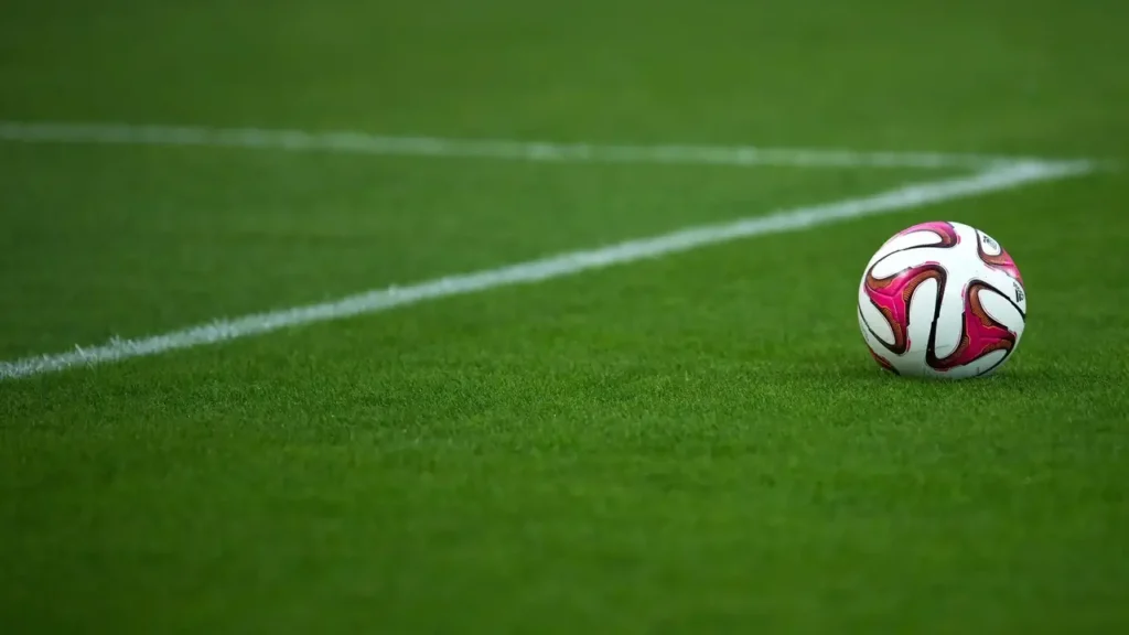 موعد مباراة ليفربول وتوتنهام في الدوري الإنجليزي الممتاز السبت بدون محمد صلاح